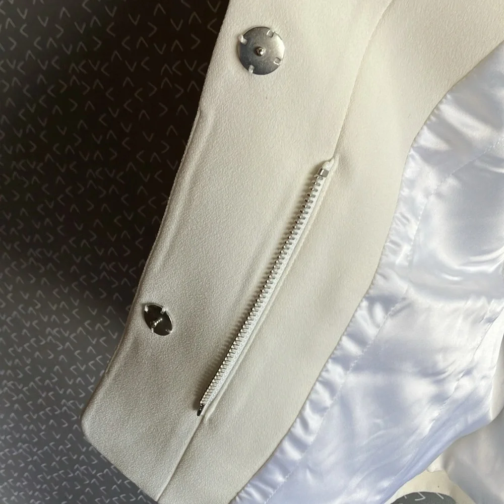 Ellen Tracy Women's Elegant Cream Blazer